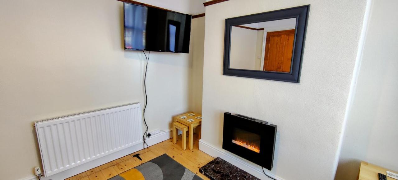 Villa Rhubarb Terrace On The Coast - Sleeps 1-6 Colwyn Bay Exterior foto